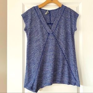 Elliott Lauren Asymmetrical Hem V-neck Knit Top